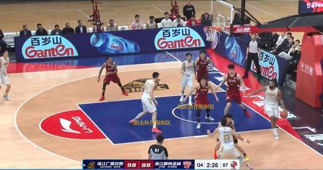  尼斯主帅赛后炮轰裁判争议判罚  